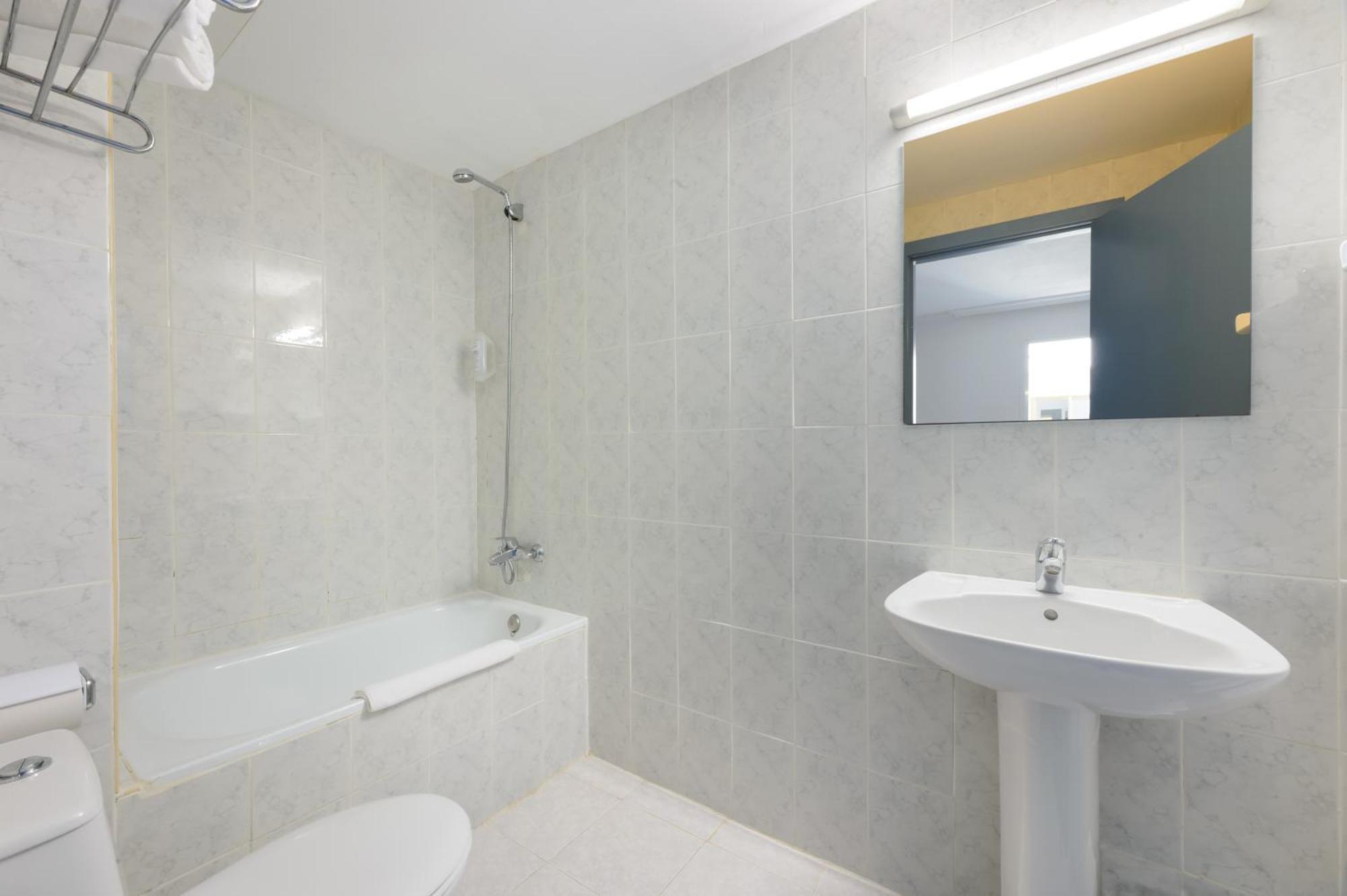 Vibra Calima Apartamentos - Adults Only San Antonio  Exterior photo
